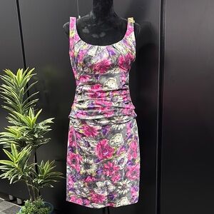 SUZI Chin For Maggy,Scoop pleated neck,sleeveless ruched,zip back,lined floral